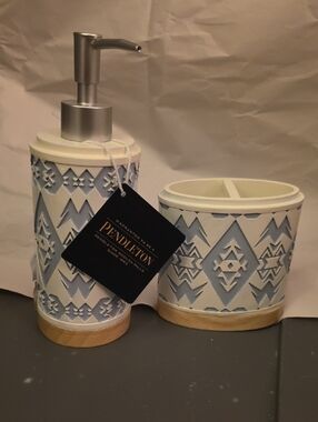 Pendleton Light Blue & White Geometric Bath Accessory Set